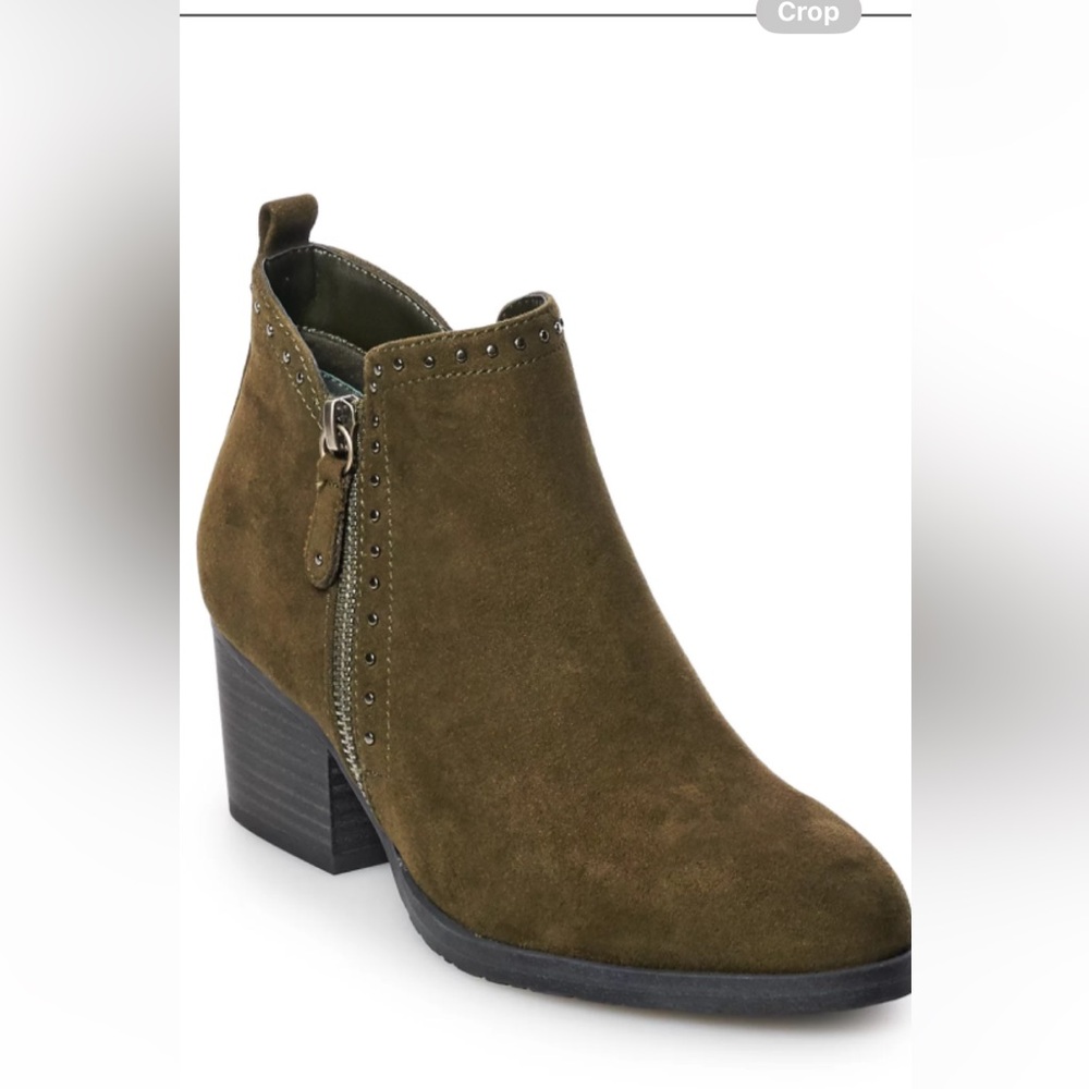 Kohl’s Sonoma ankle boot
Women’s size 8
Stone olive